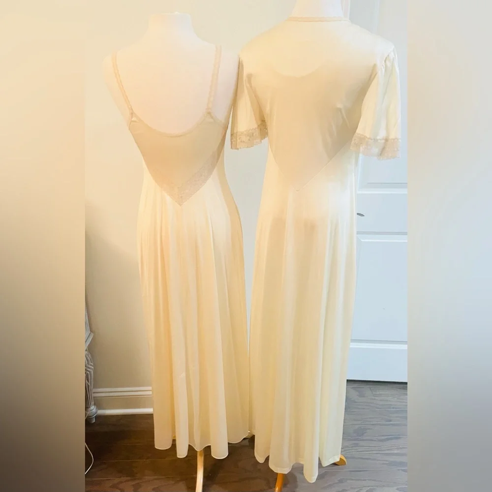 VANITY FAIR VINTAGE IVORY NIGHTGOWN SET SIZE SMALL